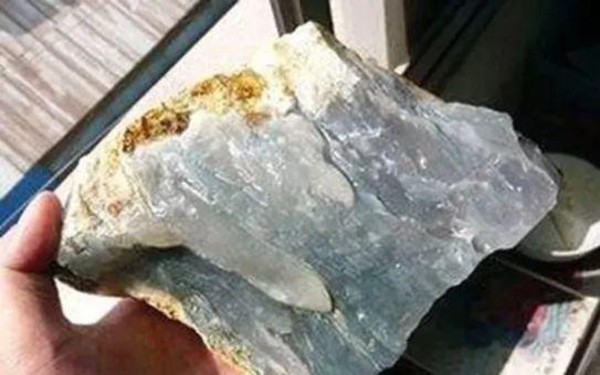 大象皮翡翠原石断口,翡翠原石断口裂多-第8张图片-翡翠网 大象皮翡翠原石断口,翡翠原石断口裂多-第8张图片-翡翠网