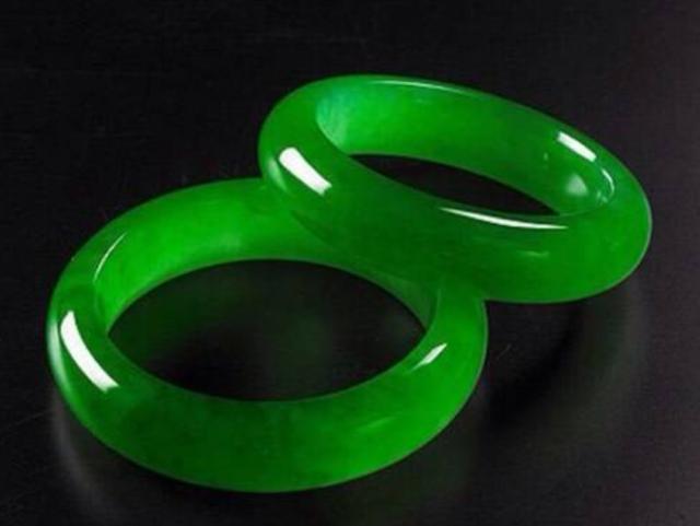 翡翠的帝王绿是原石极品帝王绿翡翠原石图片-第3张图片-翡翠网 翡翠的帝王绿是原石极品帝王绿翡翠原石图片-第3张图片-翡翠网