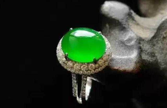 翡翠的帝王绿是原石极品帝王绿翡翠原石图片-第5张图片-翡翠网 翡翠的帝王绿是原石极品帝王绿翡翠原石图片-第5张图片-翡翠网