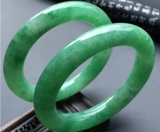 翡翠的帝王绿是原石极品帝王绿翡翠原石图片-第7张图片-翡翠网 翡翠的帝王绿是原石极品帝王绿翡翠原石图片-第7张图片-翡翠网