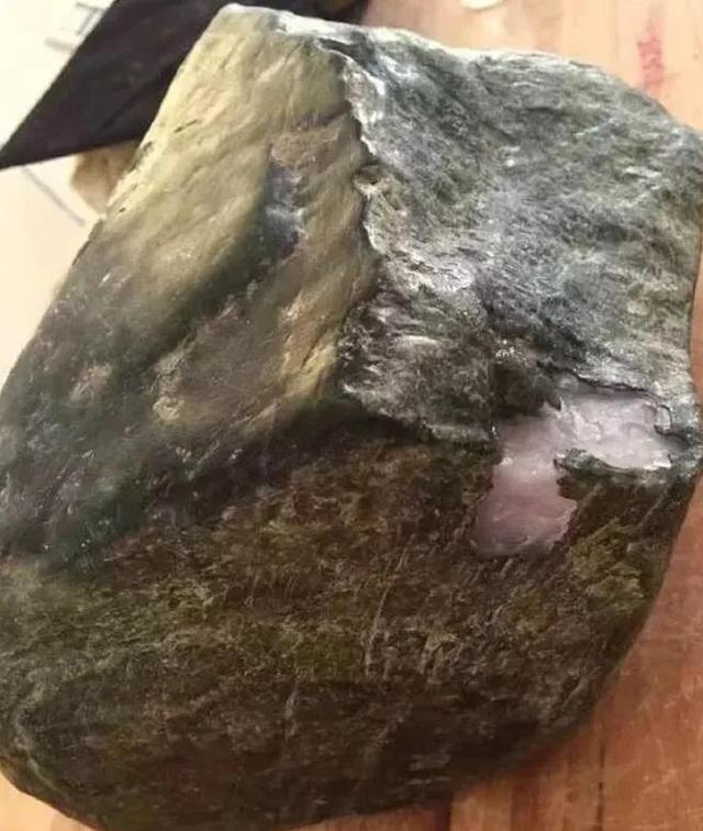 翡翠原石批发极品冰紫翡翠原石-第1张图片-翡翠网 翡翠原石批发极品冰紫翡翠原石-第1张图片-翡翠网