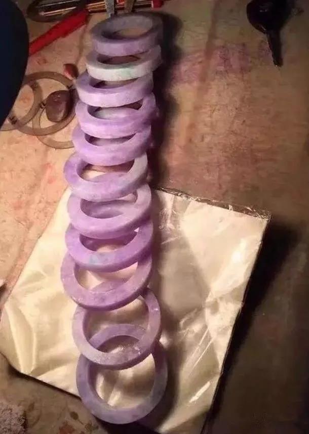 翡翠原石批发极品冰紫翡翠原石-第4张图片-翡翠网 翡翠原石批发极品冰紫翡翠原石-第4张图片-翡翠网