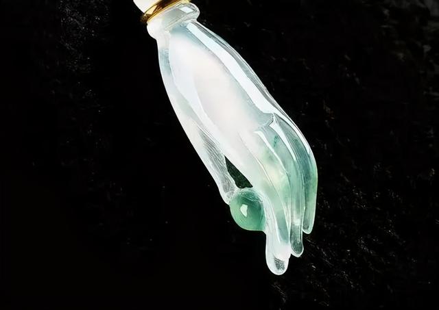 翡翠手镯太阳晒了很烫太阳手镯和大地手镯-第1张图片-翡翠网 翡翠手镯太阳晒了很烫太阳手镯和大地手镯-第1张图片-翡翠网