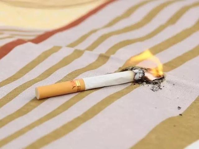 翡翠手镯太阳晒了很烫太阳手镯和大地手镯-第4张图片-翡翠网 翡翠手镯太阳晒了很烫太阳手镯和大地手镯-第4张图片-翡翠网