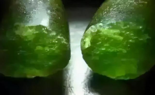 翡翠手镯太阳晒了很烫太阳手镯和大地手镯-第7张图片-翡翠网 翡翠手镯太阳晒了很烫太阳手镯和大地手镯-第7张图片-翡翠网