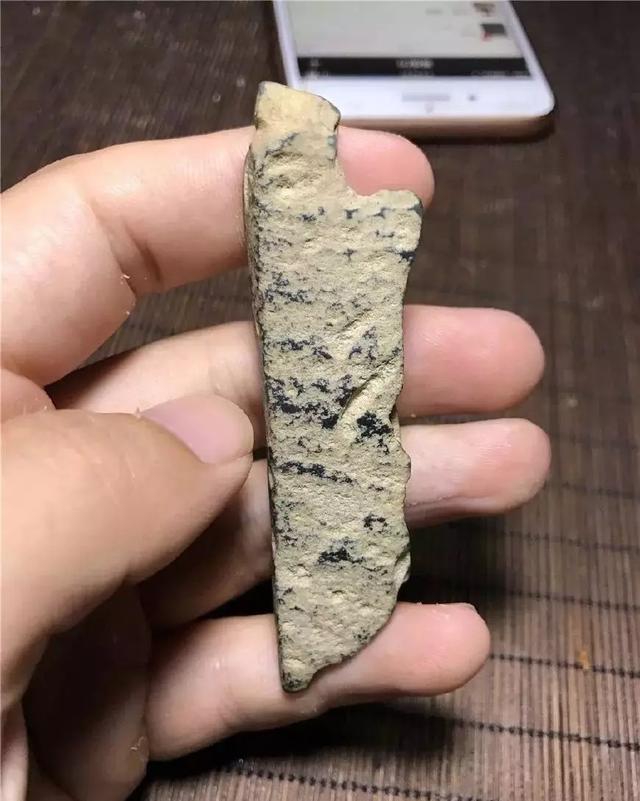 翡翠湖水蓝原石蓝色的翡翠是真的吗-第1张图片-翡翠网 翡翠湖水蓝原石蓝色的翡翠是真的吗-第1张图片-翡翠网