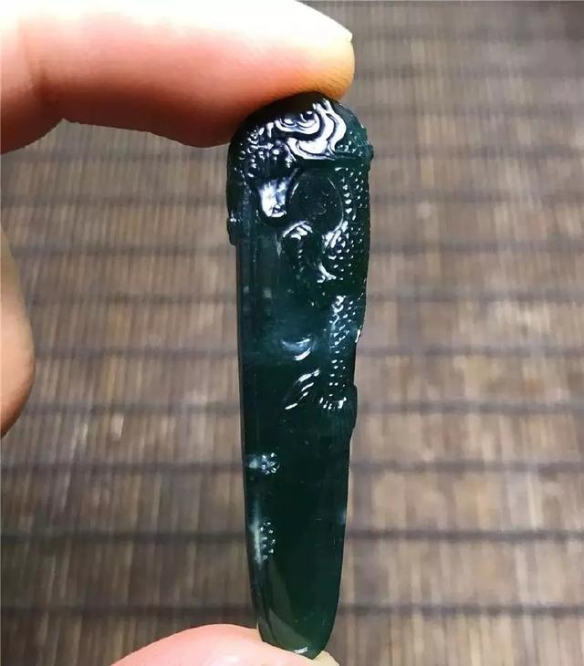 翡翠湖水蓝原石蓝色的翡翠是真的吗-第6张图片-翡翠网 翡翠湖水蓝原石蓝色的翡翠是真的吗-第6张图片-翡翠网