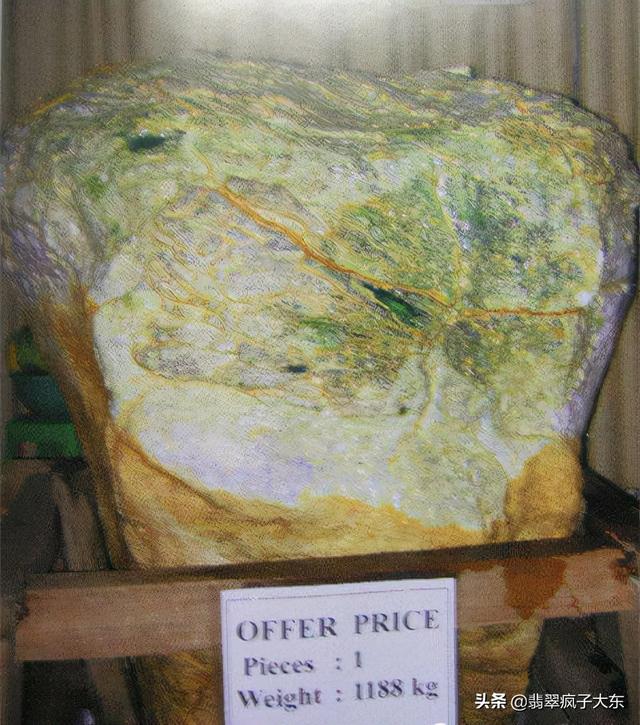 500元料切出天价翡翠,天价极品翡翠原石视频-第1张图片-翡翠网 500元料切出天价翡翠,天价极品翡翠原石视频-第1张图片-翡翠网