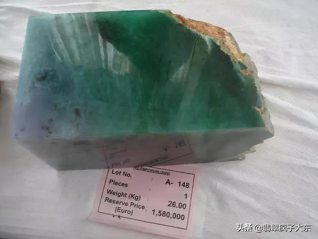 500元料切出天价翡翠,天价极品翡翠原石视频-第6张图片-翡翠网 500元料切出天价翡翠,天价极品翡翠原石视频-第6张图片-翡翠网