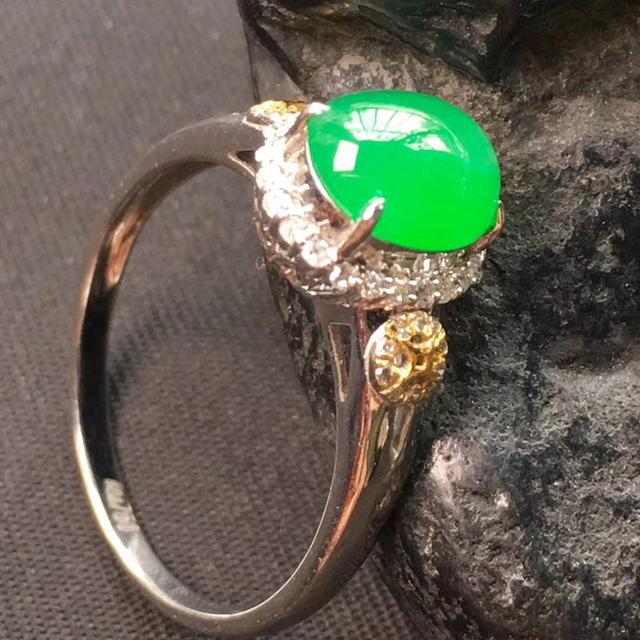 关于翡翠手镯的浅表裂纹的信息-第1张图片-翡翠网 关于翡翠手镯的浅表裂纹的信息-第1张图片-翡翠网