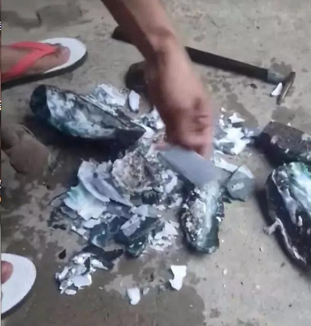 夜市400元翡翠原石图的简单介绍-第4张图片-翡翠网 夜市400元翡翠原石图的简单介绍-第4张图片-翡翠网