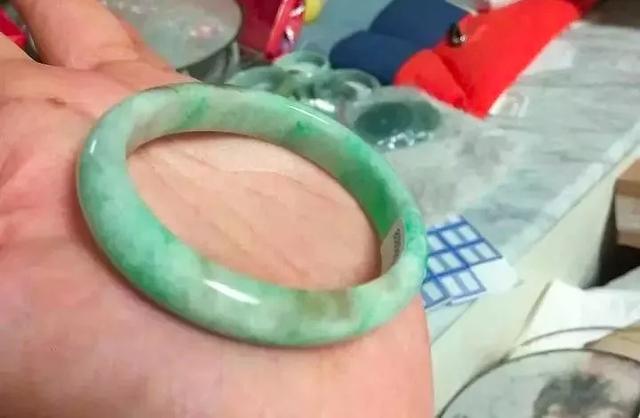 夜市400元翡翠原石图的简单介绍-第10张图片-翡翠网 夜市400元翡翠原石图的简单介绍-第10张图片-翡翠网