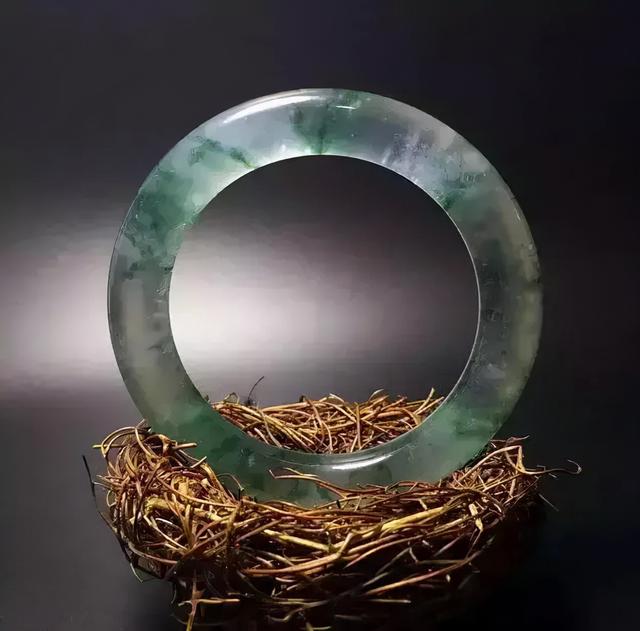 淡紫色糯种翡翠的价格的简单介绍-第7张图片-翡翠网