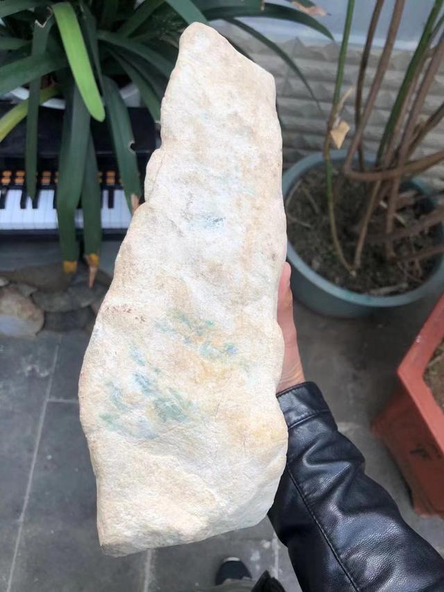 翡翠原石敞口选货的简单介绍-第4张图片-翡翠网 翡翠原石敞口选货的简单介绍-第4张图片-翡翠网