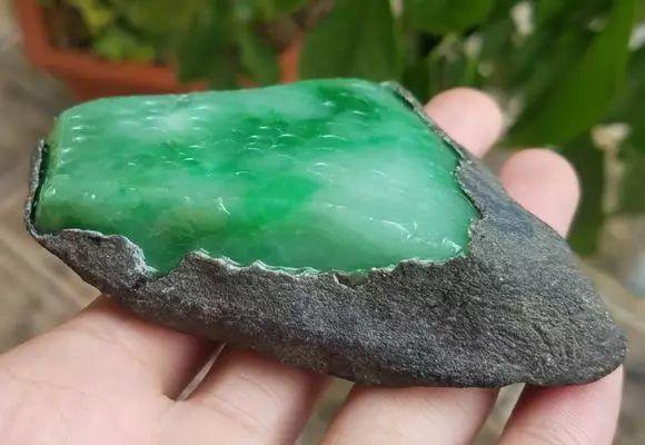 100块的翡翠原石翡翠原石为什么是一块-第2张图片-翡翠网