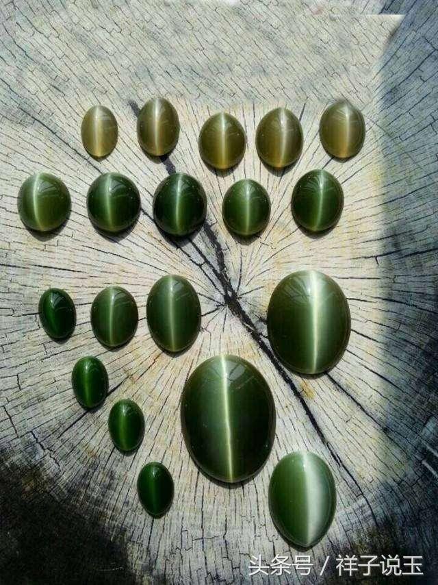 格应角翡翠原石切开图,翡翠原石切开闪眼-第3张图片-翡翠网