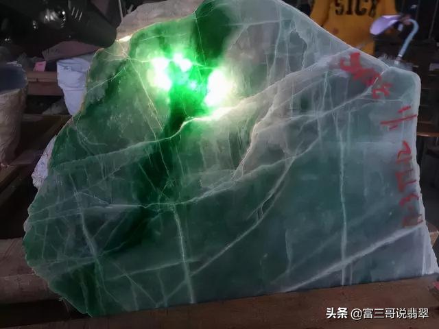 莫西沙翡翠原石平洲翡翠原石-第9张图片-翡翠网 莫西沙翡翠原石平洲翡翠原石-第9张图片-翡翠网