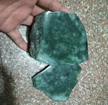 包含翡翠毛料图片及价格表的词条-第1张图片-翡翠网 包含翡翠毛料图片及价格表的词条-第1张图片-翡翠网