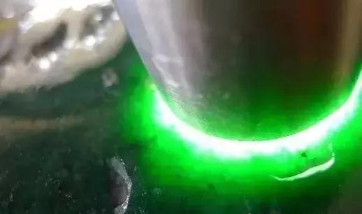 翡翠原石用手电怎么看,翡翠原石通透怎么看-第22张图片-翡翠网 翡翠原石用手电怎么看,翡翠原石通透怎么看-第22张图片-翡翠网