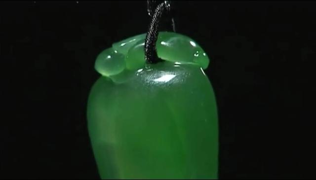 关于天然翡翠吊坠价格的信息-第5张图片-翡翠网 关于天然翡翠吊坠价格的信息-第5张图片-翡翠网