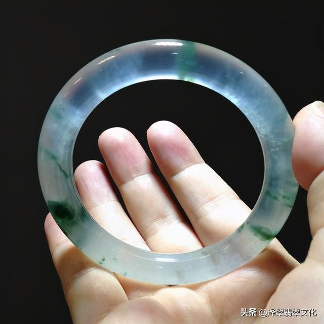 贵妃飘花翡翠手镯的知识的简单介绍-第2张图片-翡翠网 贵妃飘花翡翠手镯的知识的简单介绍-第2张图片-翡翠网