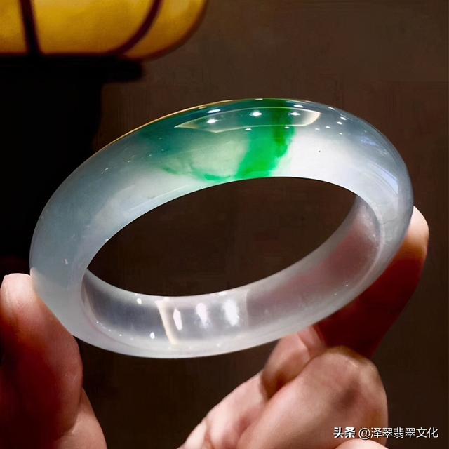 贵妃飘花翡翠手镯的知识的简单介绍-第4张图片-翡翠网 贵妃飘花翡翠手镯的知识的简单介绍-第4张图片-翡翠网