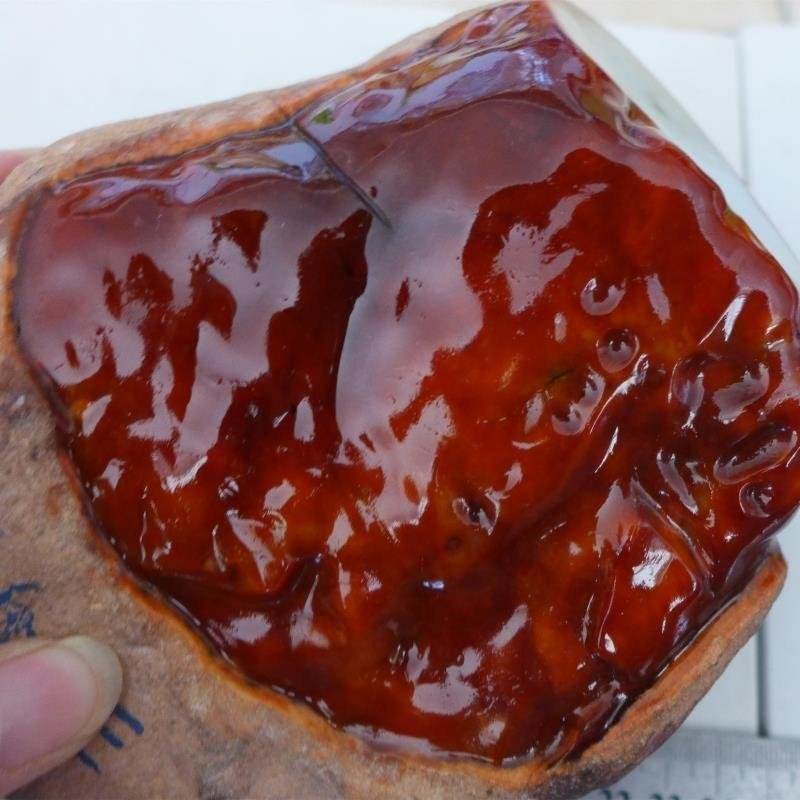 翡翠原石有红色的简单介绍-第1张图片-翡翠网 翡翠原石有红色的简单介绍-第1张图片-翡翠网