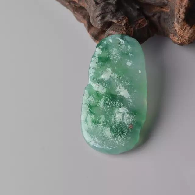 翡翠手镯五三开什么意思开翡翠手镯料边上切还是中间切-第15张图片-翡翠网 翡翠手镯五三开什么意思开翡翠手镯料边上切还是中间切-第15张图片-翡翠网