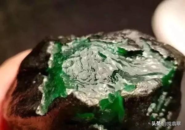 腊肉皮翡翠原石图片,翡翠原石玉皮讲解-第3张图片-翡翠网 腊肉皮翡翠原石图片,翡翠原石玉皮讲解-第3张图片-翡翠网