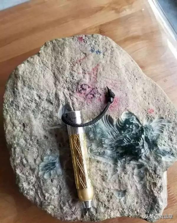 腊肉皮翡翠原石图片,翡翠原石玉皮讲解-第5张图片-翡翠网 腊肉皮翡翠原石图片,翡翠原石玉皮讲解-第5张图片-翡翠网