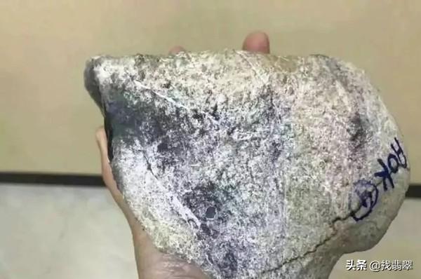 腊肉皮翡翠原石图片,翡翠原石玉皮讲解-第6张图片-翡翠网 腊肉皮翡翠原石图片,翡翠原石玉皮讲解-第6张图片-翡翠网