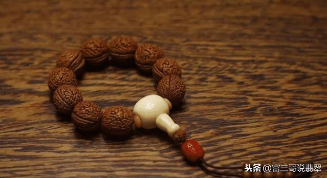 碧玺和翡翠手镯能同时戴吗玉镯和碧玺能一起戴左手吗-第7张图片-翡翠网 碧玺和翡翠手镯能同时戴吗玉镯和碧玺能一起戴左手吗-第7张图片-翡翠网