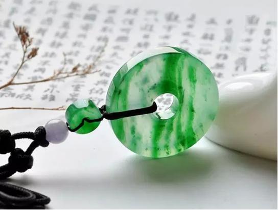 翡翠原石中最美的意境飘花开翡翠原石看到飘花啥意思-第4张图片-翡翠网 翡翠原石中最美的意境飘花开翡翠原石看到飘花啥意思-第4张图片-翡翠网