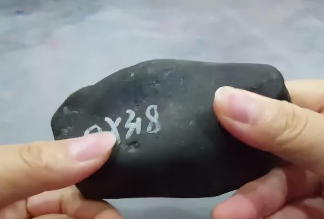 翡翠雪花棉原石皮表现棉货翡翠原石-第2张图片-翡翠网 翡翠雪花棉原石皮表现棉货翡翠原石-第2张图片-翡翠网