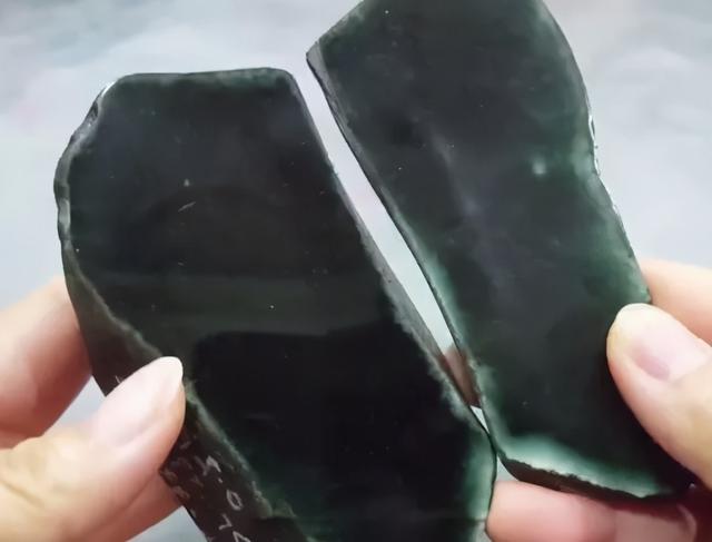 翡翠雪花棉原石皮表现棉货翡翠原石-第5张图片-翡翠网 翡翠雪花棉原石皮表现棉货翡翠原石-第5张图片-翡翠网