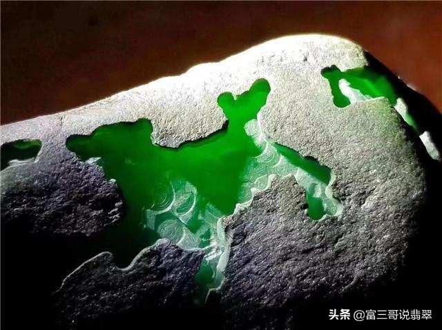 什么是翡翠原石翡翠原石怎么用砂石打磨-第4张图片-翡翠网 什么是翡翠原石翡翠原石怎么用砂石打磨-第4张图片-翡翠网