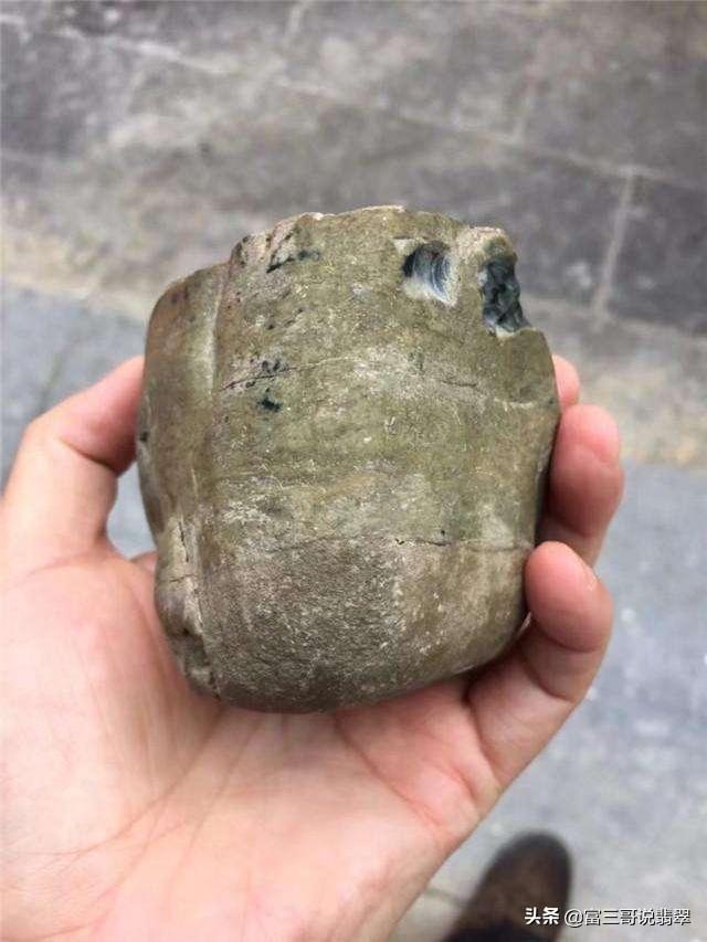 什么是翡翠原石翡翠原石怎么用砂石打磨-第6张图片-翡翠网 什么是翡翠原石翡翠原石怎么用砂石打磨-第6张图片-翡翠网