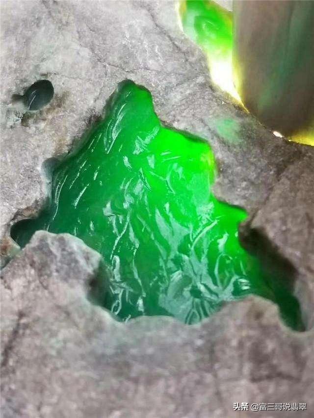 什么是翡翠原石翡翠原石怎么用砂石打磨-第7张图片-翡翠网 什么是翡翠原石翡翠原石怎么用砂石打磨-第7张图片-翡翠网