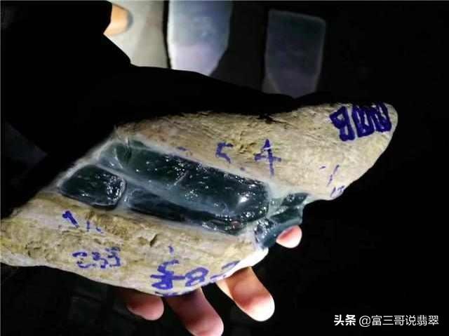 什么是翡翠原石翡翠原石怎么用砂石打磨-第8张图片-翡翠网 什么是翡翠原石翡翠原石怎么用砂石打磨-第8张图片-翡翠网