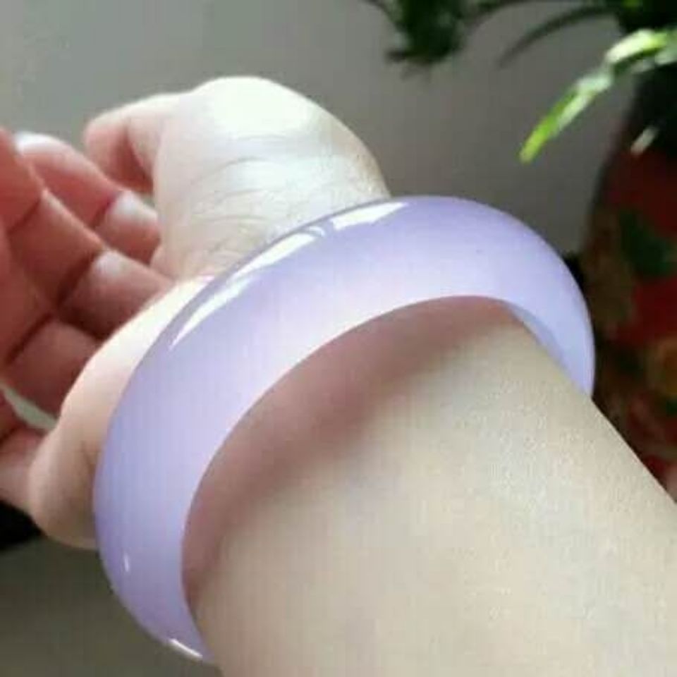 冰种翡翠手镯真假鉴别翡翠手镯真假如何鉴定-第1张图片-翡翠网 冰种翡翠手镯真假鉴别翡翠手镯真假如何鉴定-第1张图片-翡翠网