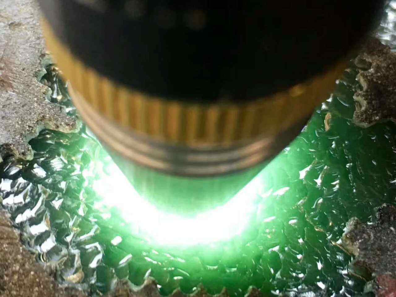 翡翠原石的特点,莫湾基原石翡翠手镯-第2张图片-翡翠网 翡翠原石的特点,莫湾基原石翡翠手镯-第2张图片-翡翠网