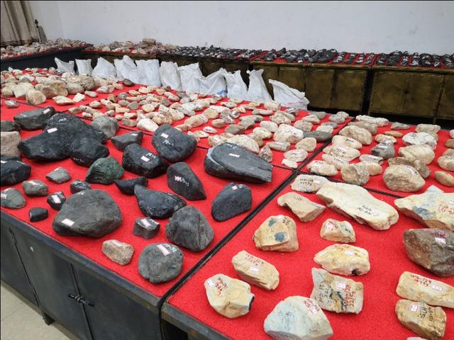 木姐翡翠原石图片的简单介绍-第1张图片-翡翠网 木姐翡翠原石图片的简单介绍-第1张图片-翡翠网