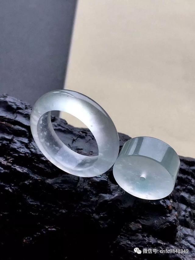 玻璃黄翡翠手镯多少钱,玻璃手镯和玉手镯的区别-第13张图片-翡翠网