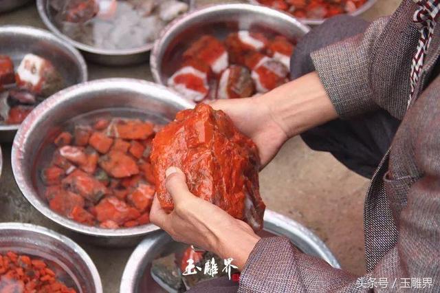 关于南红翡翠价格高吗的信息-第9张图片-翡翠网 关于南红翡翠价格高吗的信息-第9张图片-翡翠网