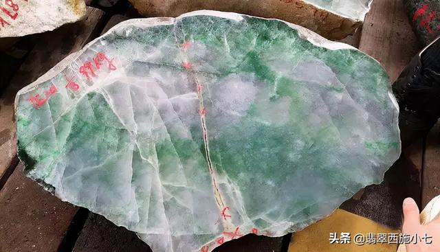 翡翠原石裂了还能值钱吗翡翠原石价值-第7张图片-翡翠网 翡翠原石裂了还能值钱吗翡翠原石价值-第7张图片-翡翠网