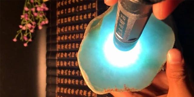 糯冰翡翠原石切开图片,翡翠原石冰糯图片-第4张图片-翡翠网 糯冰翡翠原石切开图片,翡翠原石冰糯图片-第4张图片-翡翠网