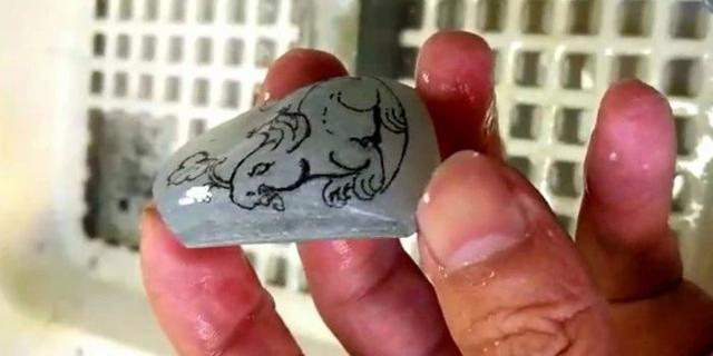 糯冰翡翠原石切开图片,翡翠原石冰糯图片-第7张图片-翡翠网 糯冰翡翠原石切开图片,翡翠原石冰糯图片-第7张图片-翡翠网