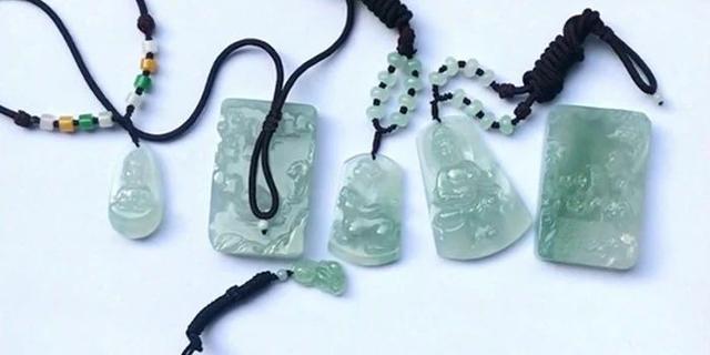 糯冰翡翠原石切开图片,翡翠原石冰糯图片-第8张图片-翡翠网 糯冰翡翠原石切开图片,翡翠原石冰糯图片-第8张图片-翡翠网