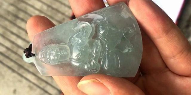 糯冰翡翠原石切开图片,翡翠原石冰糯图片-第9张图片-翡翠网 糯冰翡翠原石切开图片,翡翠原石冰糯图片-第9张图片-翡翠网