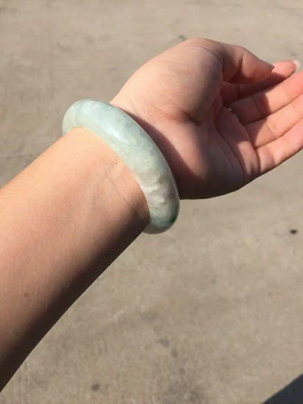 翡翠手镯什么是水头,晒晒我带了5年的翡翠手镯-第2张图片-翡翠网 翡翠手镯什么是水头,晒晒我带了5年的翡翠手镯-第2张图片-翡翠网